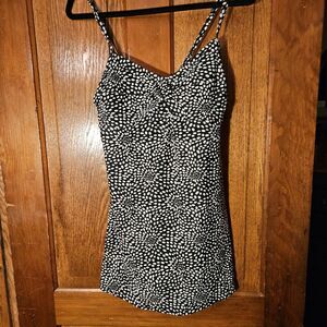 Croft & Barrow Swim Dress 10  Black &‎ White Floral  Shelf Bra  Modest One-Piece